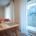Dream Stay - Brand New Apartment With Balcony & Free Parking