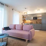 Dream Stay - Brand New Apartment With Balcony & Free Parking
